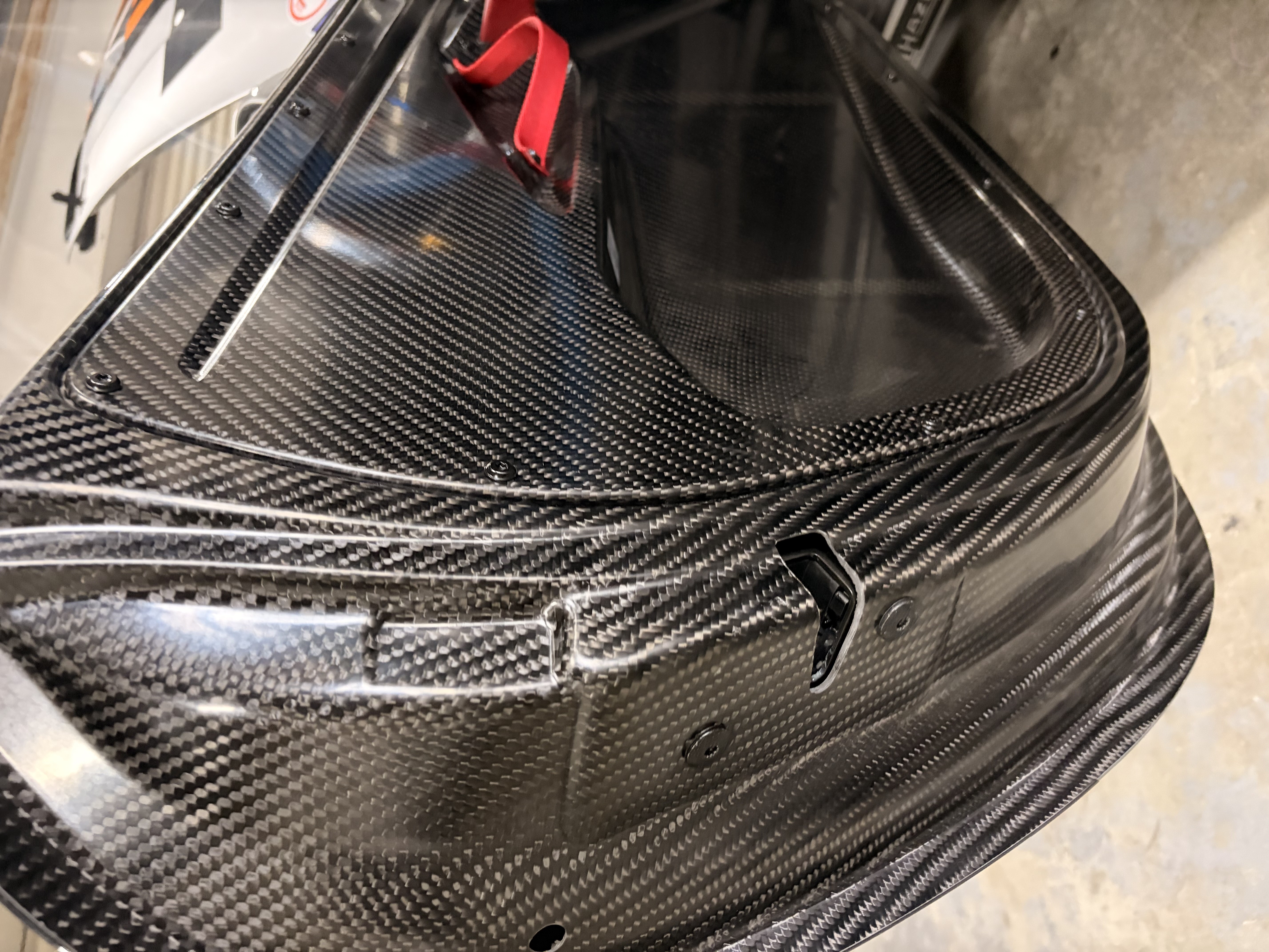 カップカーのフルカーボンドア