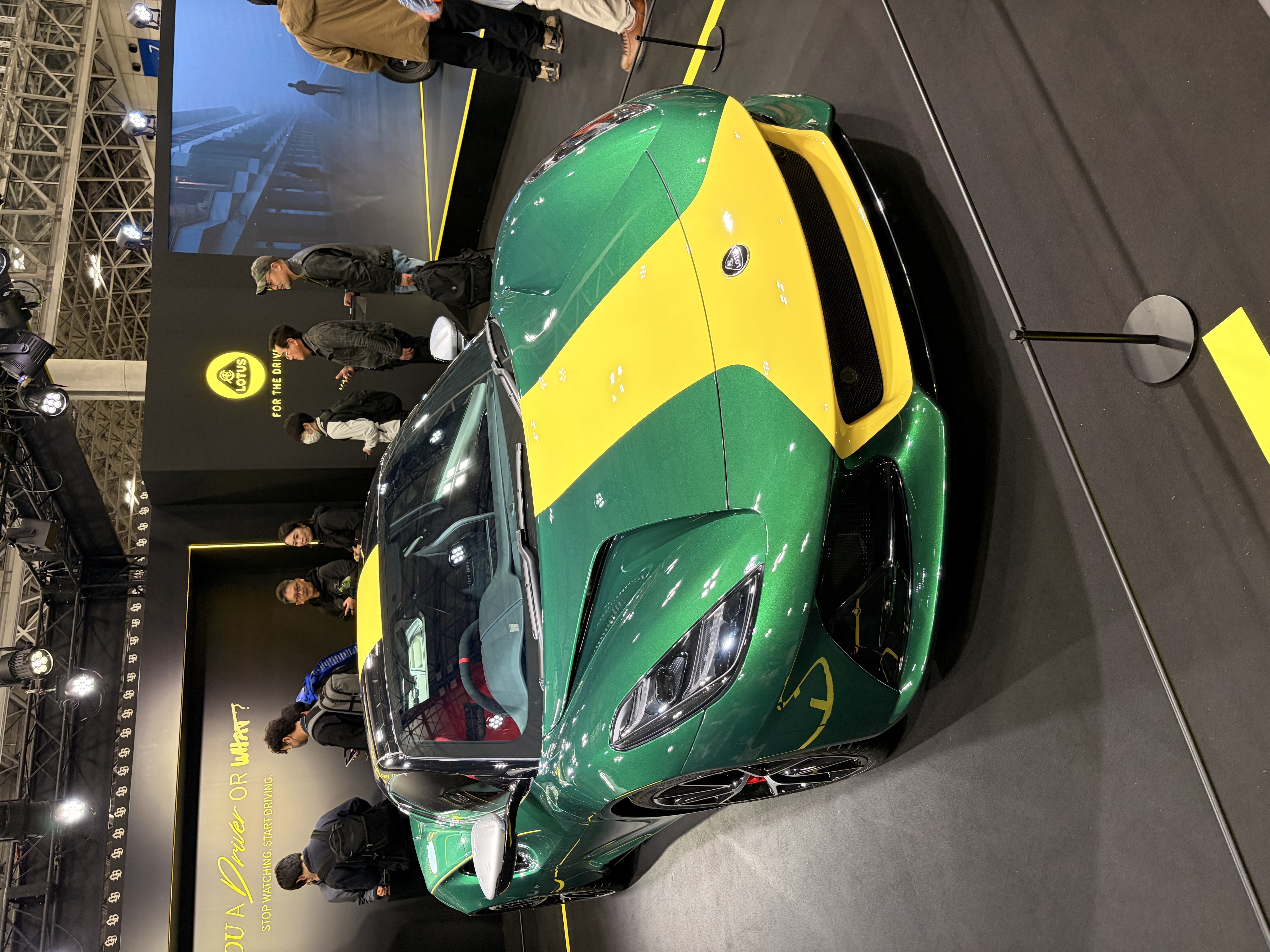 軽量化を象徴するロータスのスポーツカー