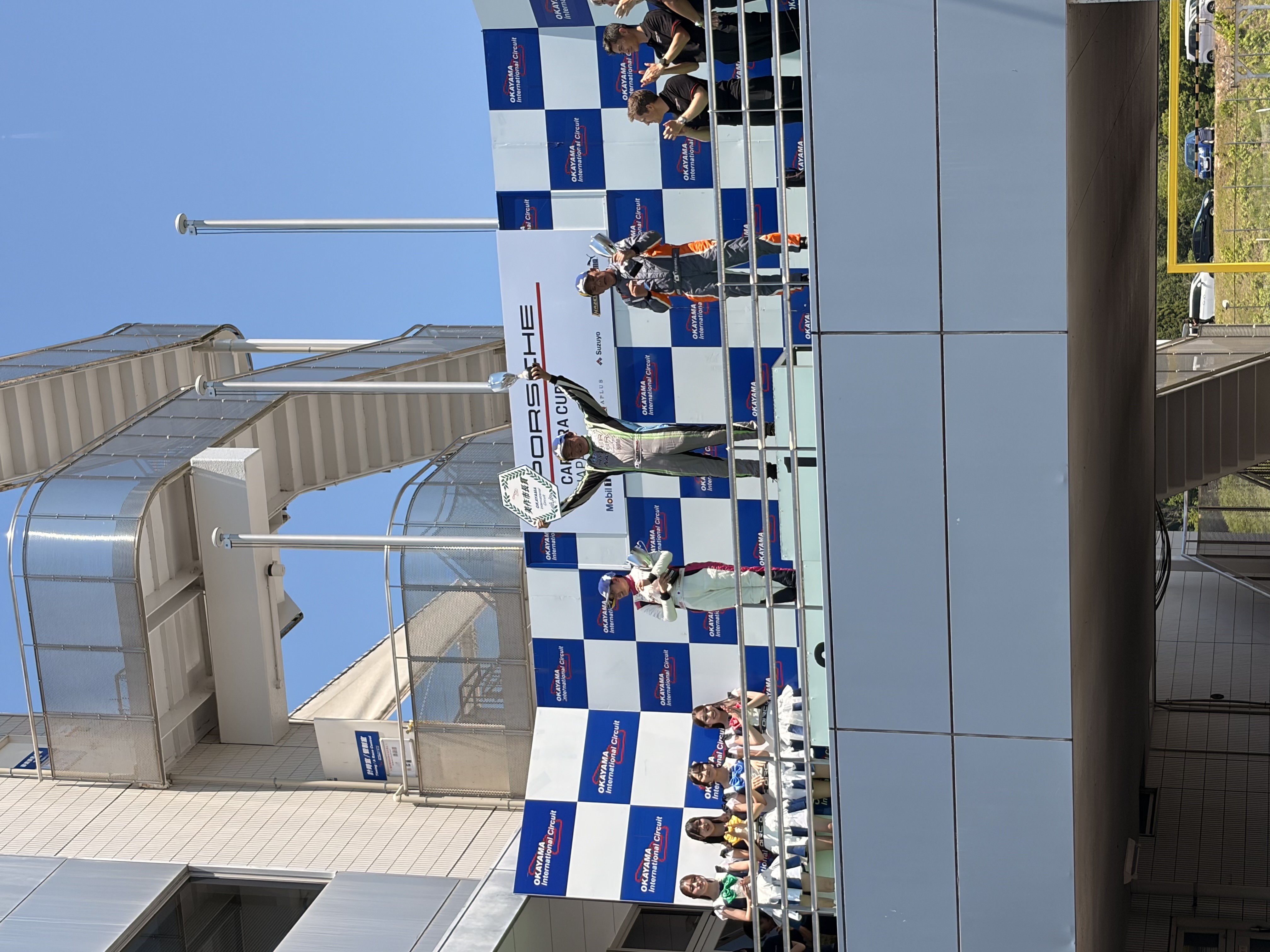 岡山大会で表彰台に立つSTARRIZE RACINGのカーナンバー29 Kiyomin